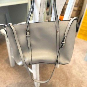 Medium size grey shoulderbag